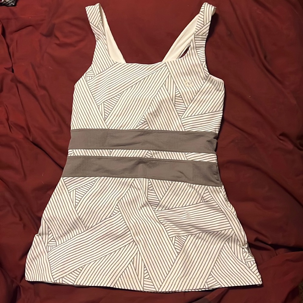 Tennis tank! 🎾Eleven by Venus Williams Tank (w/ bralette) size Med; white/grey